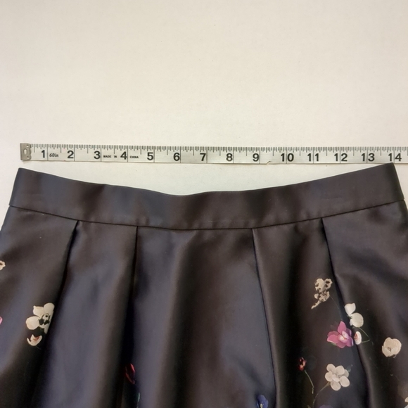 H&M Women's Floral A-Line Skirt With Pockets, Size 10 - Picture 5 of 9